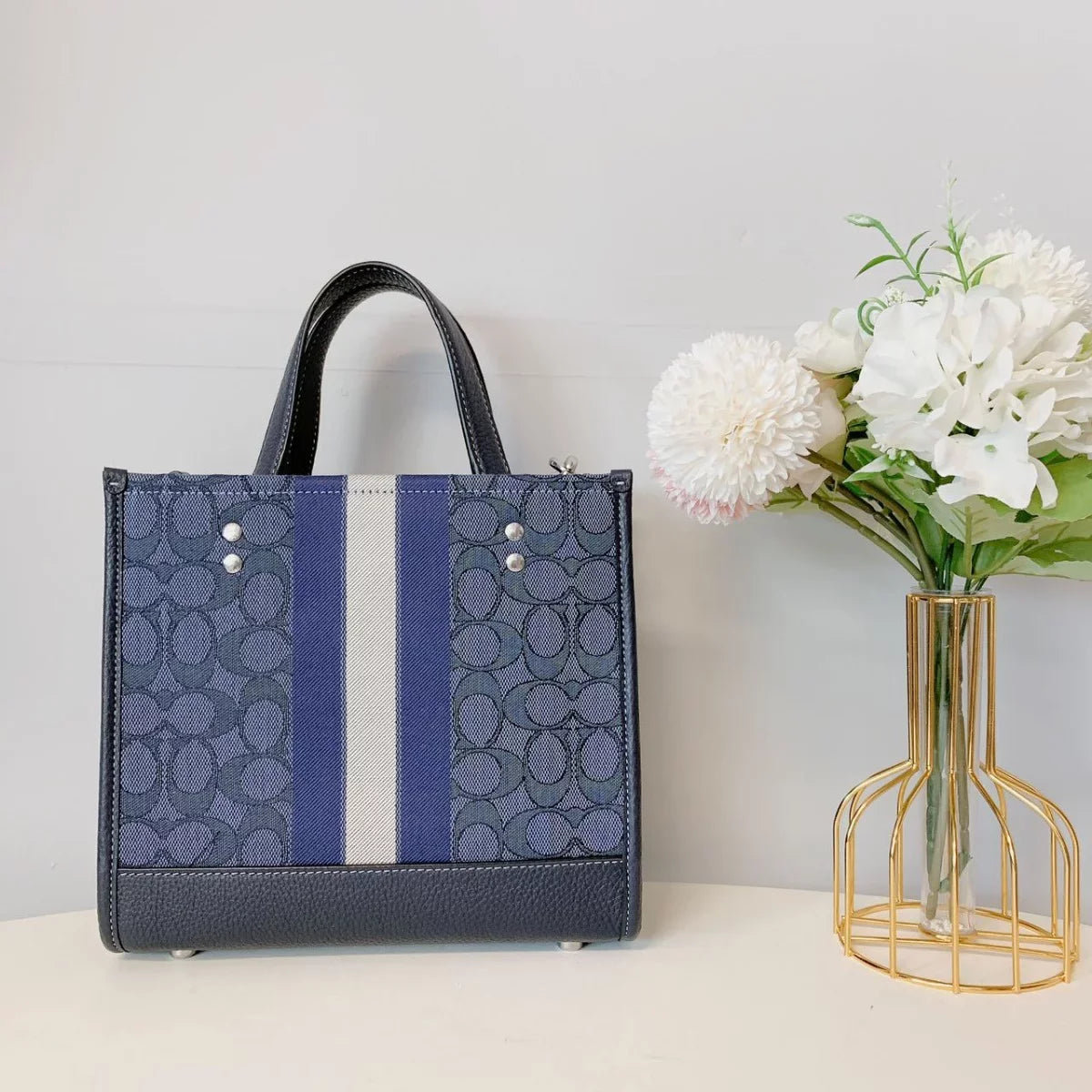 Dempsey Tote 22 In Signature Jacquard With Stripe And Coach Patch (Denim / Midnight Navy Multi)