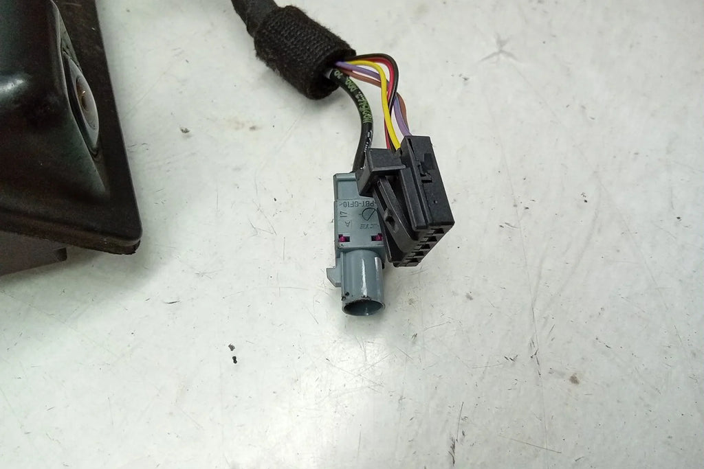 Pre-Owned 16 2016 Volkswagen Passat Decklid Mounted Backup Camera  (Good)