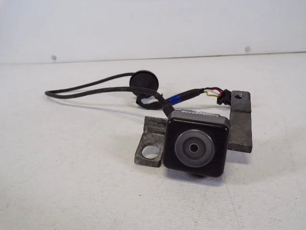 Pre-Owned 11-14 Hyundai Genesis Rear View Backup Camera   (Good)