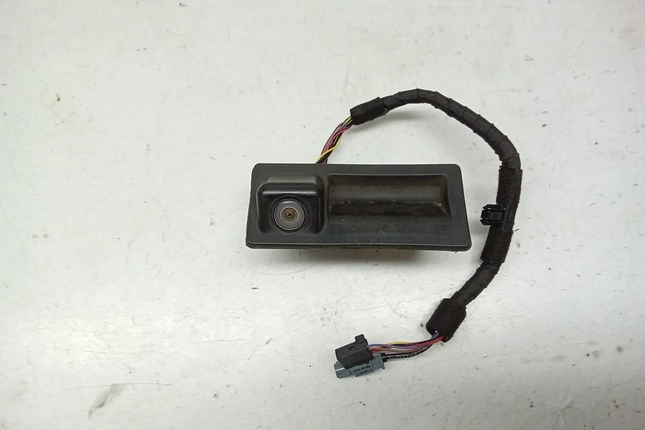 Pre-Owned 16 2016 Volkswagen Passat Decklid Mounted Backup Camera  (Good)