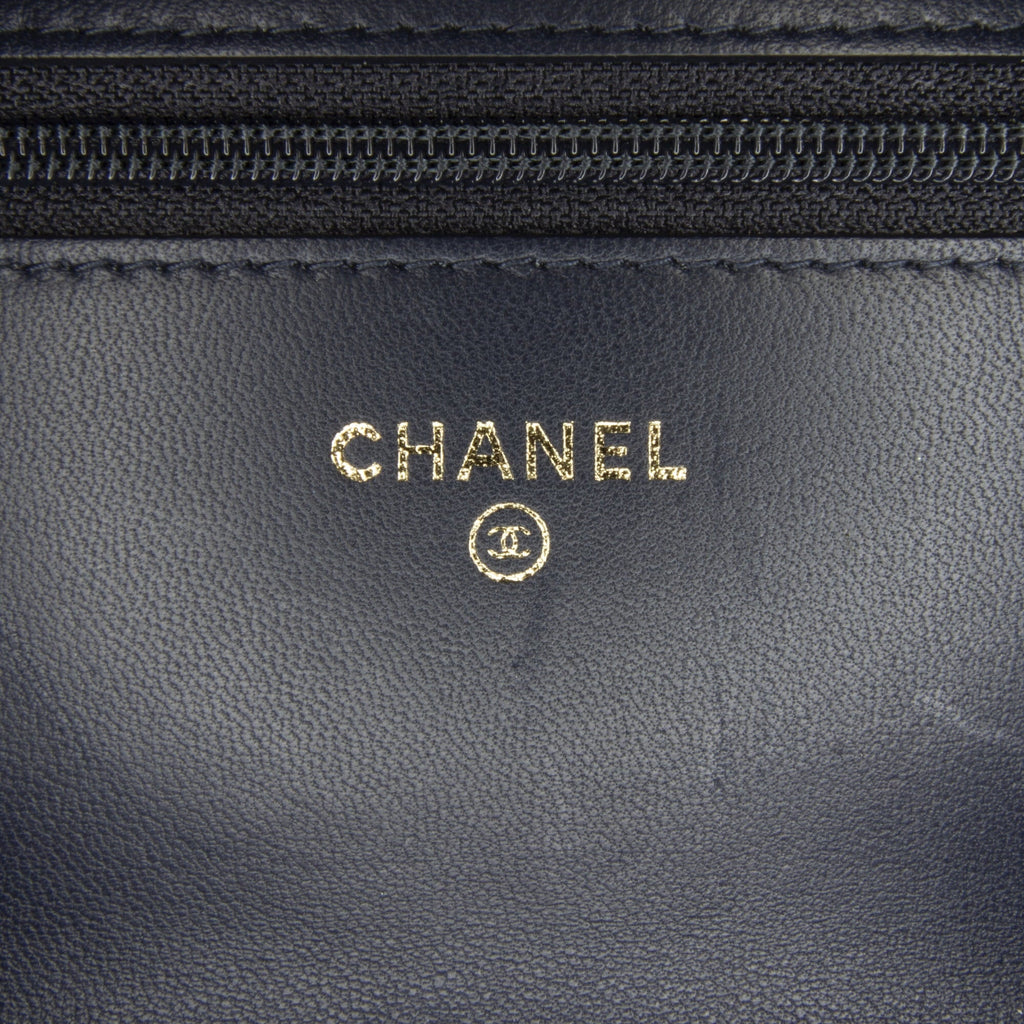 Pre-Owned Authenticated Chanel Boy Wallet On Chain Lambskin Leather Blue Crossbody Bag Unisex (Good)