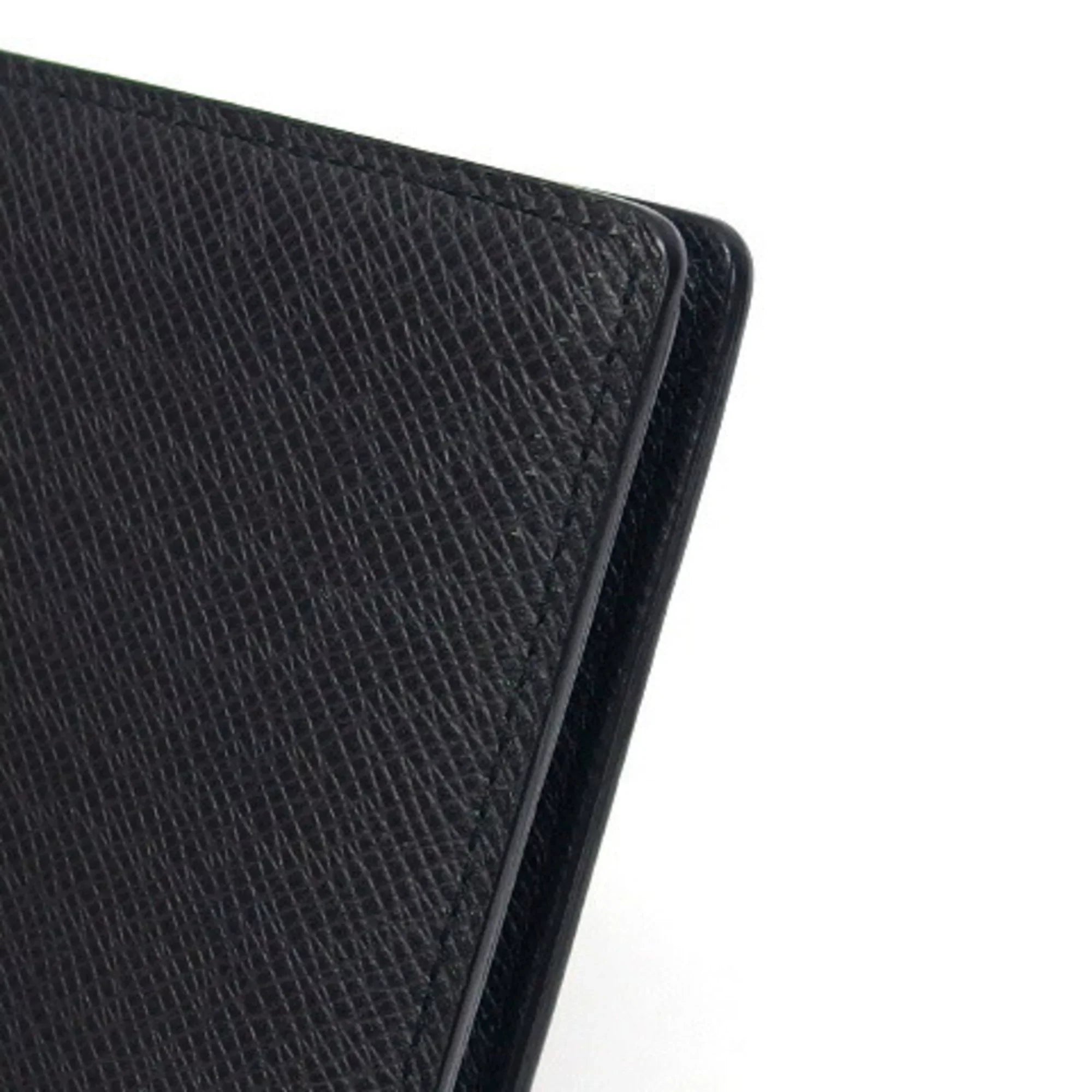 Pre-Owned Louis Vuitton Taiga Bifold Long Wallet Billfold Black (Good)