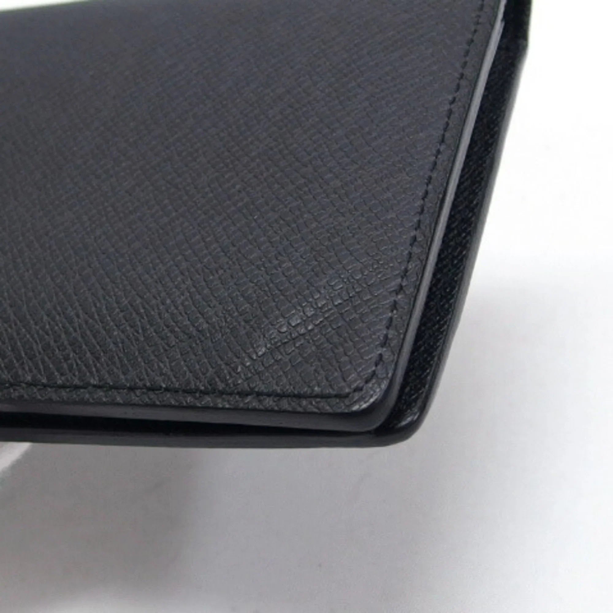 Pre-Owned Louis Vuitton Taiga Bifold Long Wallet Billfold Black (Good)