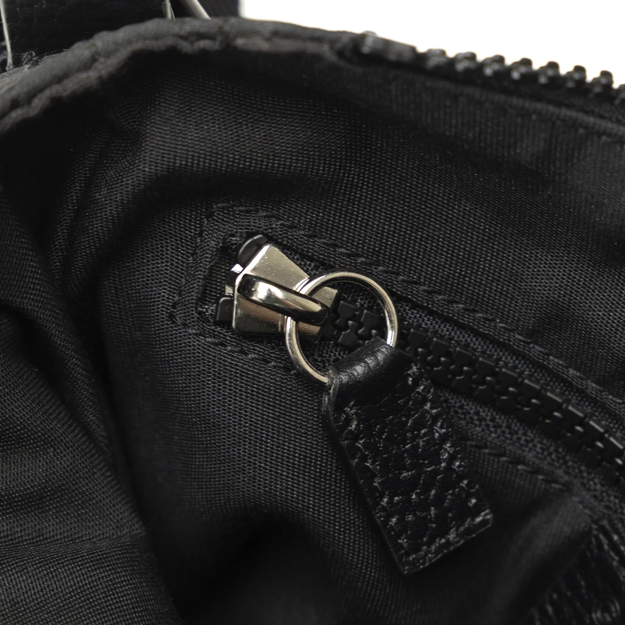 Pre-Owned Authenticated Gucci  Web Crossbody Nylon Fabric Black Crossbody Bag Unisex (Good)