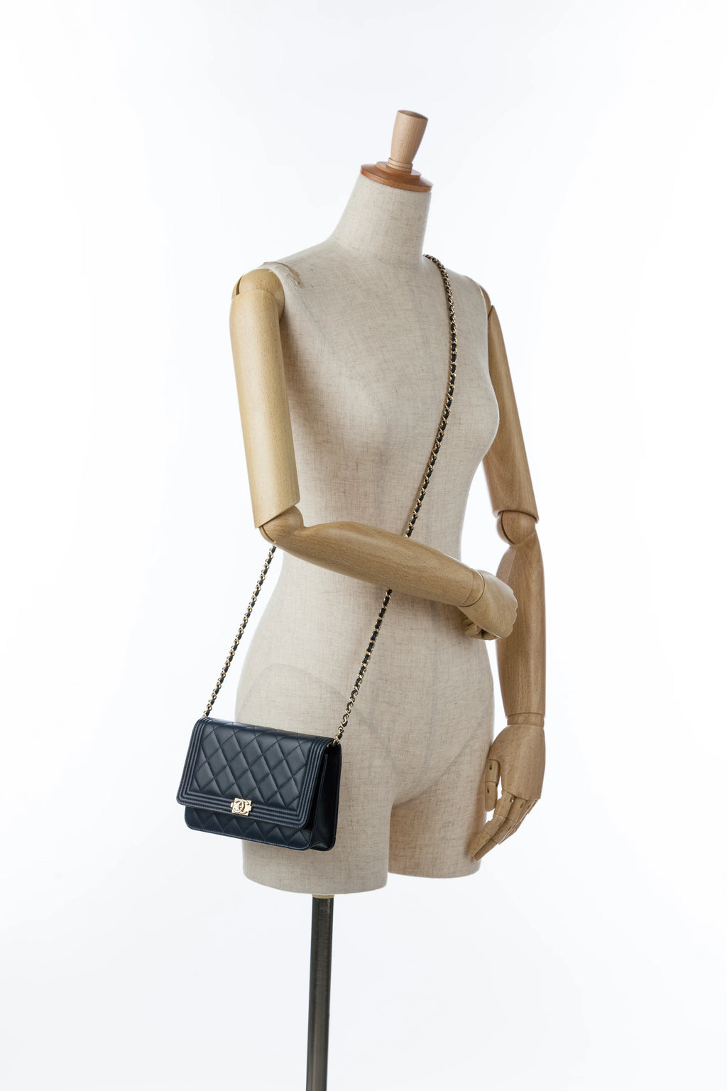 Pre-Owned Authenticated Chanel Boy Wallet On Chain Lambskin Leather Blue Crossbody Bag Unisex (Good)