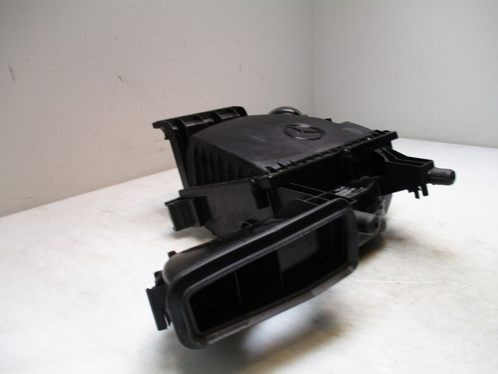 Pre-Owned 2023 Mercedes Sprinter Air Intake Box Cleaner  (Good)