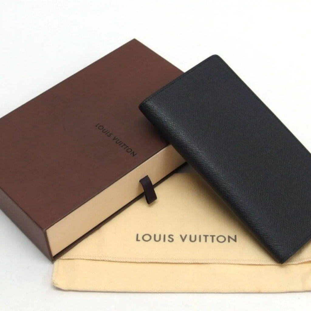 Pre-Owned Louis Vuitton Taiga Bifold Long Wallet Billfold Black (Good)