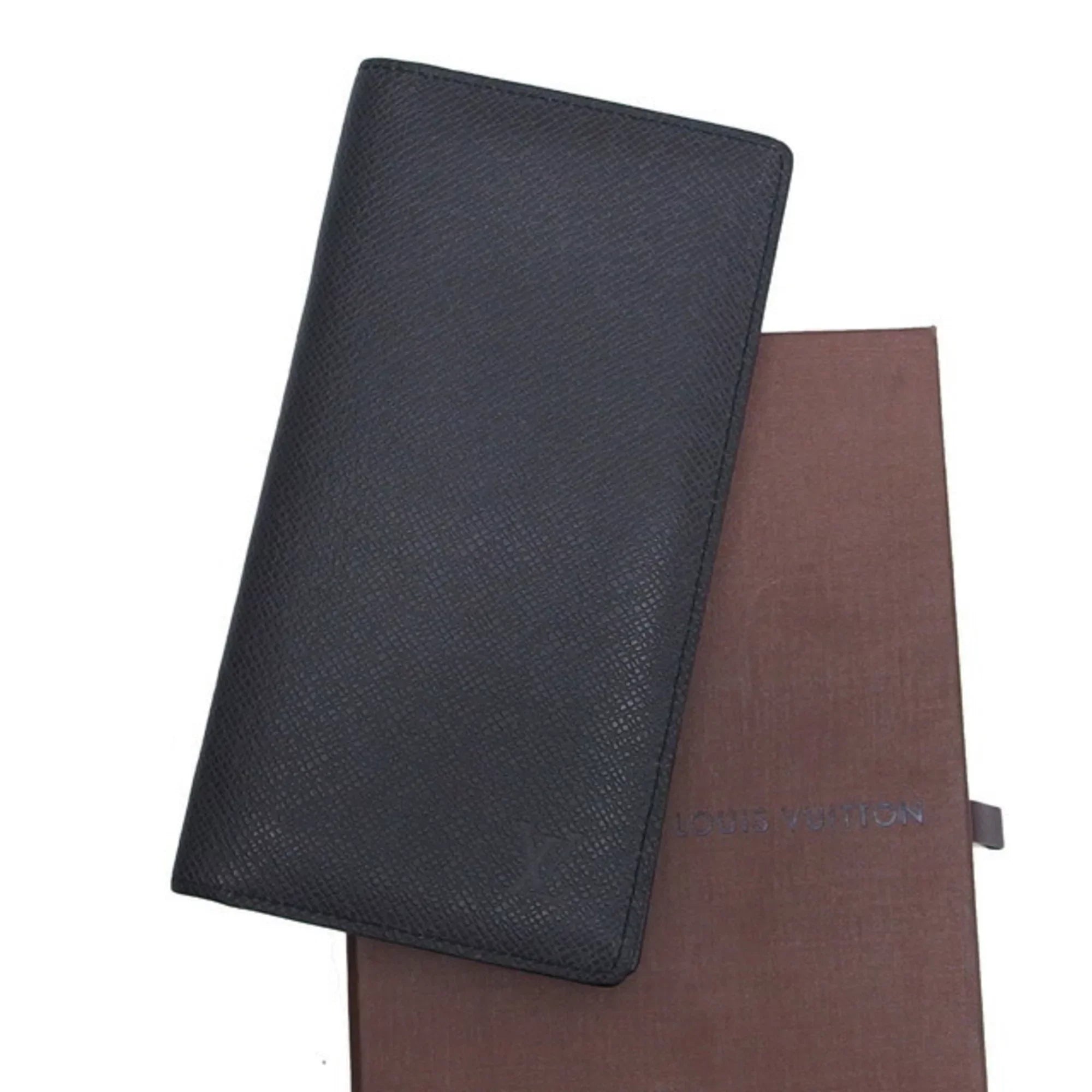 Pre-Owned Louis Vuitton Taiga Bifold Long Wallet Billfold Black (Good)