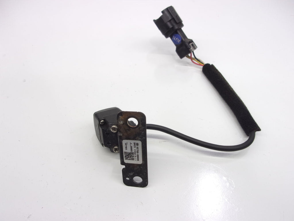 Pre-Owned 2013-2016 Hyundai Santa Fe Rear Camera Backup Camera 95760-  (Good)