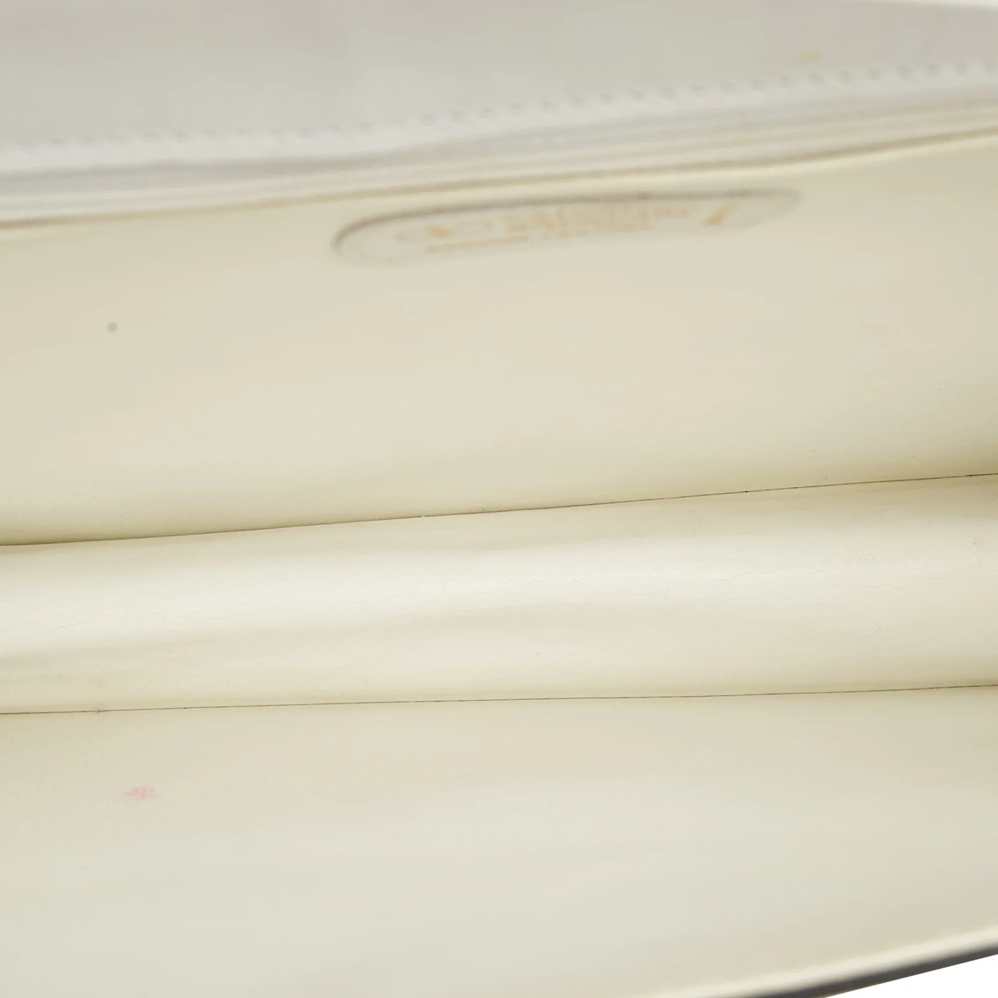 Pre-Owned Authenticated Valentino Crossbody Bag Calf Leather White Women (Good)