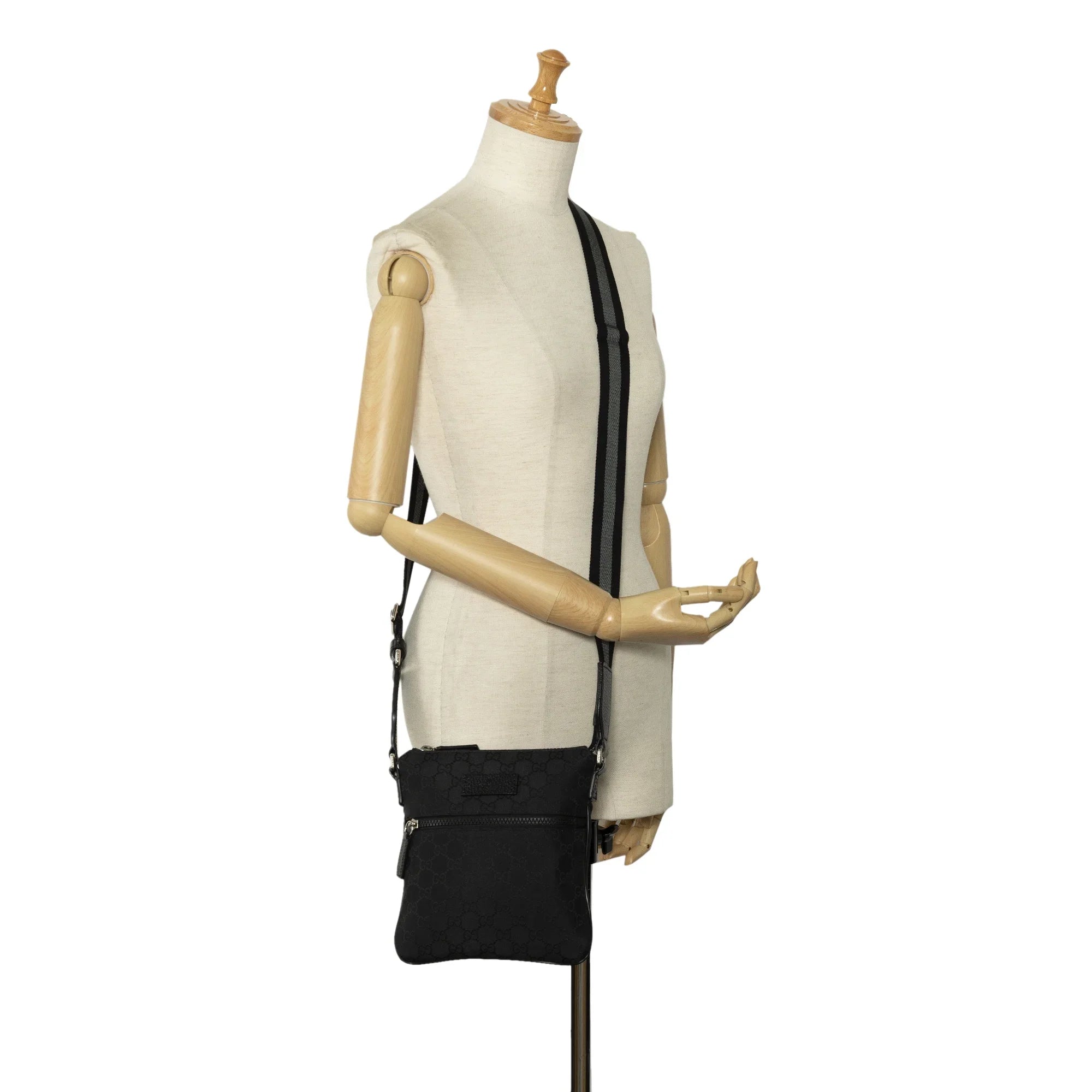 Pre-Owned Authenticated Gucci  Web Crossbody Nylon Fabric Black Crossbody Bag Unisex (Good)