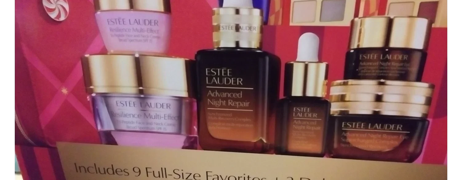 Estee Lauder   29 Beauty Essentials Includes 9 Full-Size Favorites