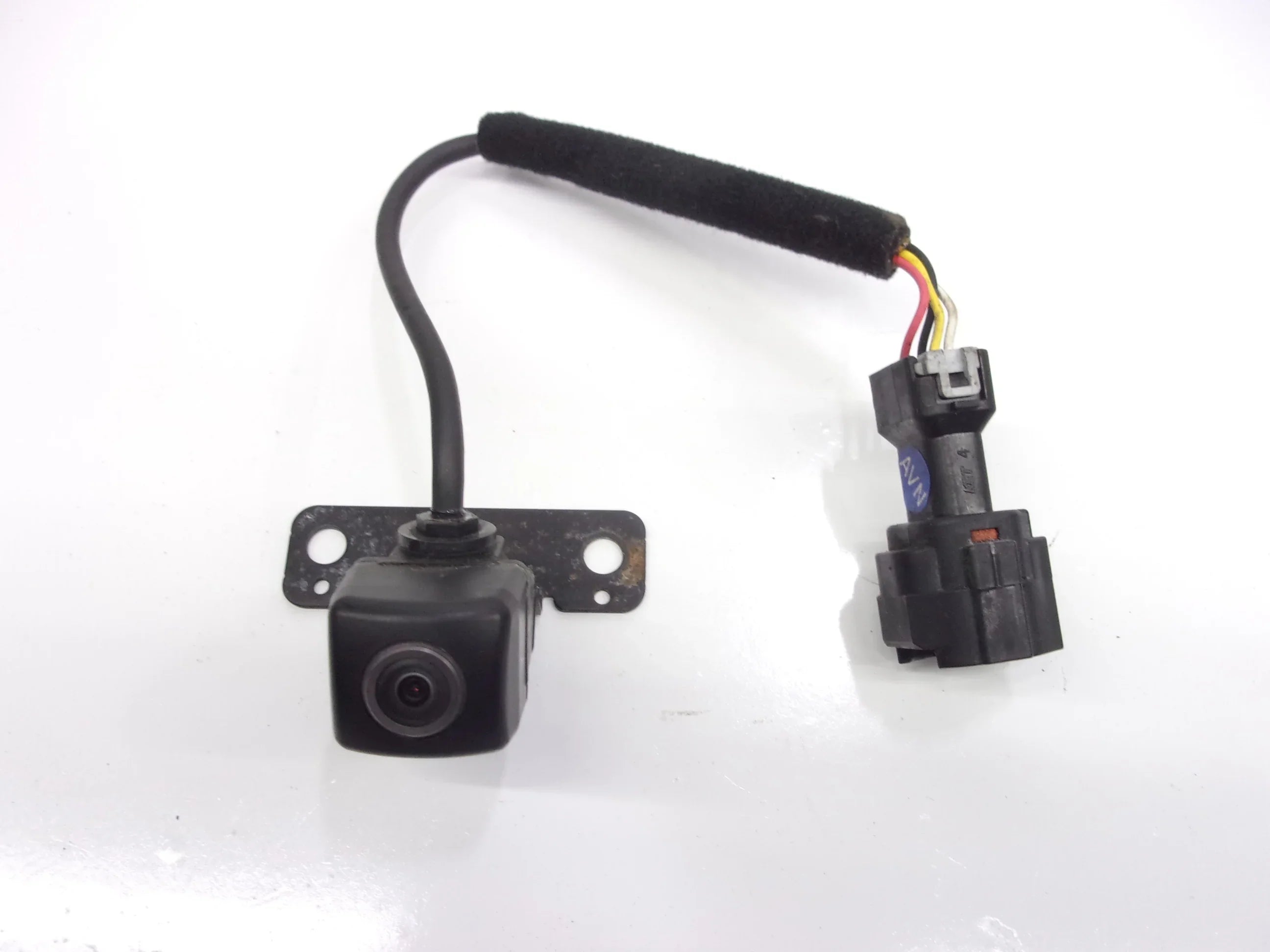 Pre-Owned 2013-2016 Hyundai Santa Fe Rear Camera Backup Camera 95760-  (Good)